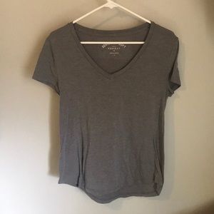 grey v neck tee
